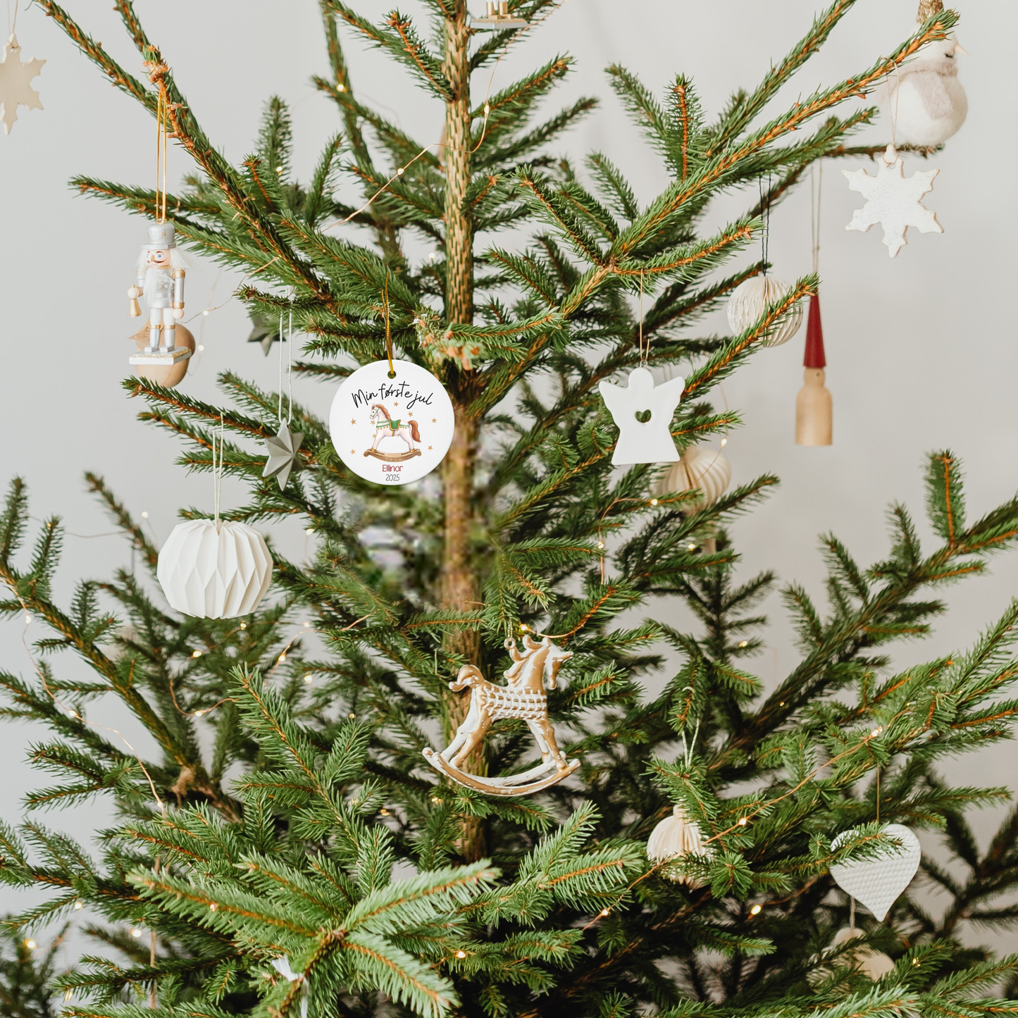 Min første jul | Juletrepynt i keramikk | med barnets navn